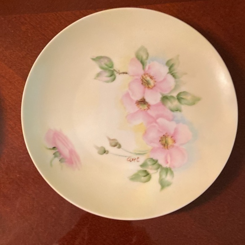 Vintage hand painted plates in pastel colors 7.5” set of 4 - Picture 4 of 6